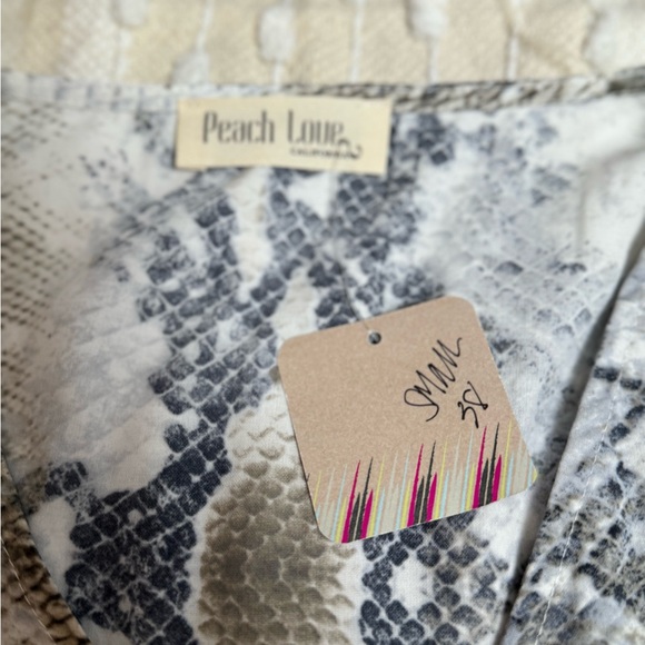 Peach Love California snake print flowy boho top NWT - Picture 6 of 8